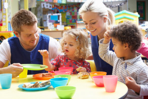 Découvrez les métiers de la petite enfance